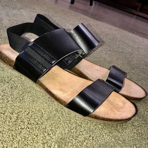 Like new MERONA sandals!!